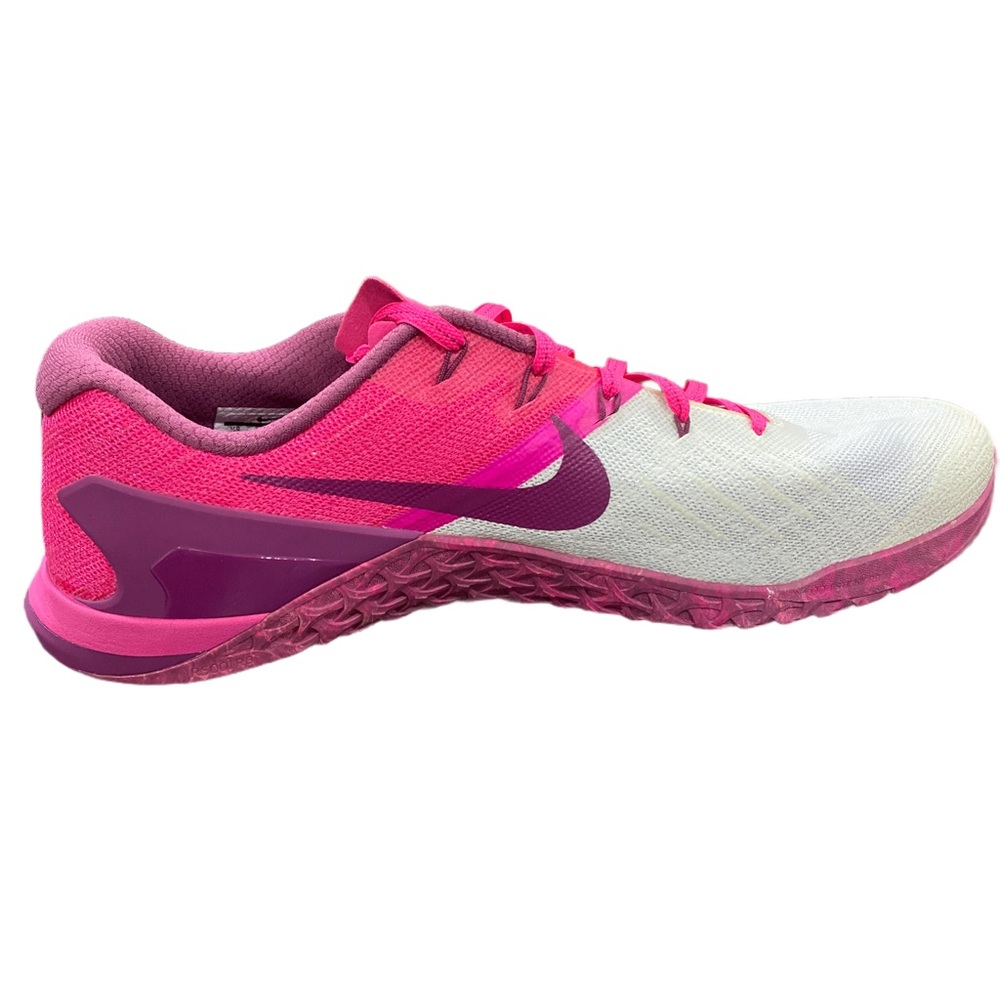 Nike Women's Pink and White Athletic Sneakers
